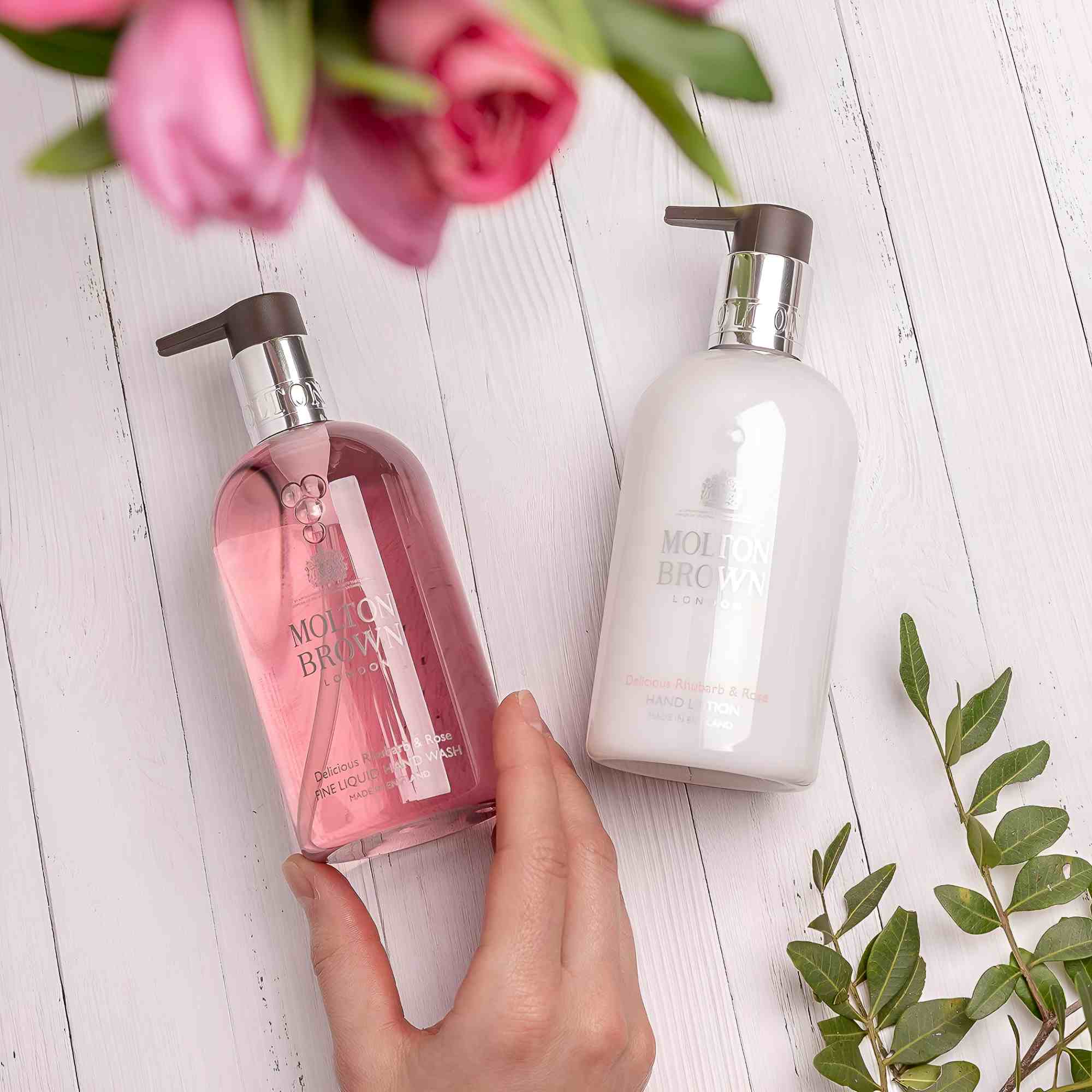 Molton Brown Luxurious Rhubarb & Rose Pamper Gift Set with Bath and Body Essentials – bath and body collection